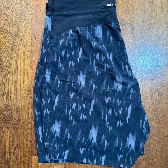 Lululemon Surge Shorts, Size Men's Medium, 5" inseam - Picture 2 of 3